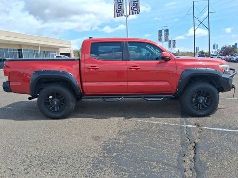 Used 2016 Toyota Tacoma SR w/ Towing Package AWD/4WD image 9