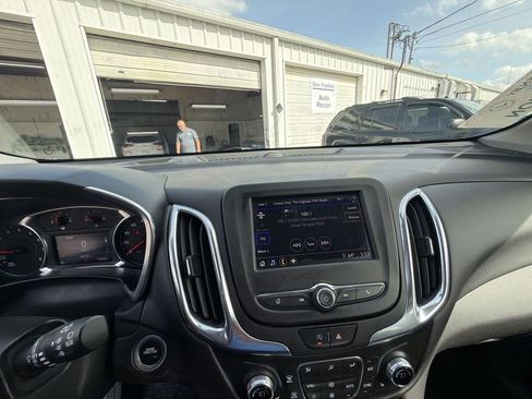 Used 2023 Chevrolet Equinox LT FWD image 16