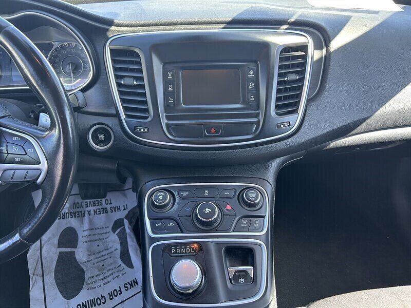 Used 2015 Chrysler 200 Limited w/ Convenience Group FWD image 29