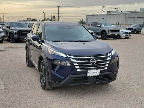 Used 2025 Nissan Rogue SV AWD/4WD image 2