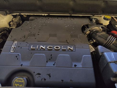 Used 2016 Lincoln MKX Reserve w/ Technology Package FWD image 30