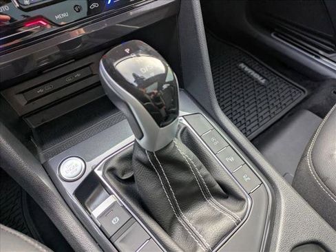Used 2024 Volkswagen Tiguan SEL R-Line image 12
