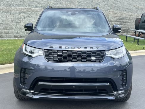 Used 2025 Land Rover Discovery Dynamic SE AWD/4WD image 11
