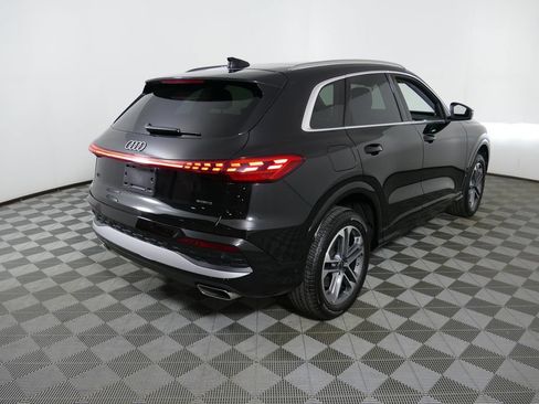 Used 2025 Audi Q5 Premium w/ Convenience Package AWD/4WD image 3