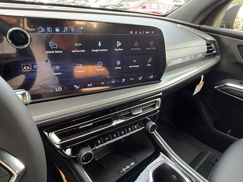 New 2027 Chevrolet Traverse LT w/ Midnight/Sport Edition FWD image 32