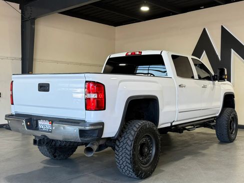 Used 2016 GMC Sierra 2500 SLT w/ Duramax Plus Package AWD/4WD image 4