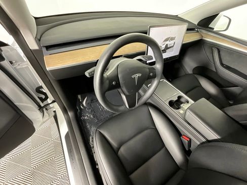 Used 2024 Tesla Model Y Long Range AWD/4WD image 15