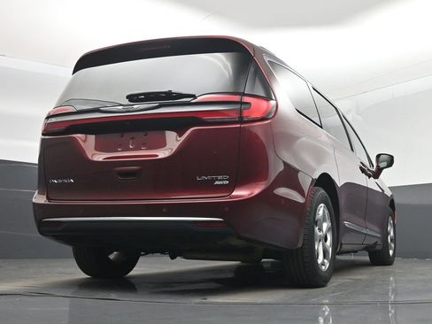 Used 2022 Chrysler Pacifica Limited image 55