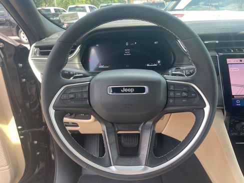 New 2025 Jeep Grand Cherokee Limited w/ Black Appearance Package image 14