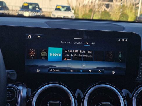 Used 2025 Mercedes-Benz GLB 250 GLB 250 image 30