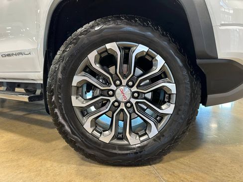 Used 2024 GMC Canyon Denali AWD/4WD image 10