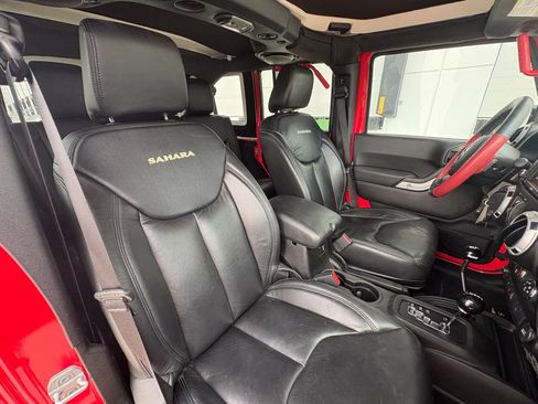 Used 2013 Jeep Wrangler Unlimited Sahara w/ Connectivity Group AWD/4WD image 16