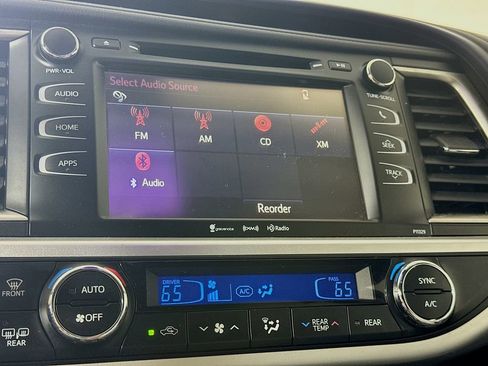 Used 2018 Toyota Highlander Plus FWD image 17