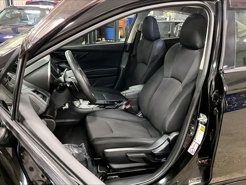Used 2018 Subaru Impreza 2.0i Premium image 8
