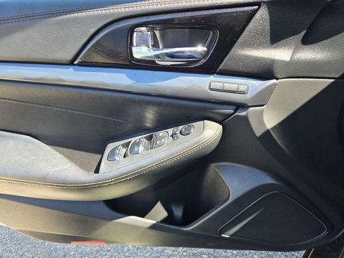 Used 2020 Nissan Maxima SR w/ Sport Mat Group FWD image 9