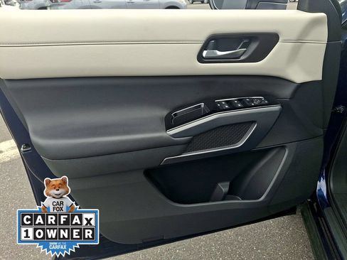 Used 2024 Nissan Pathfinder SL w/ Black Appearance Package AWD/4WD image 14