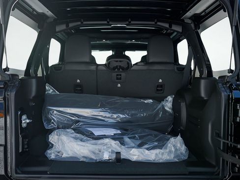 New 2026 Jeep Wrangler Unlimited Sahara AWD/4WD image 7