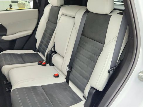 Used 2025 Mitsubishi Outlander SE AWD/4WD image 32