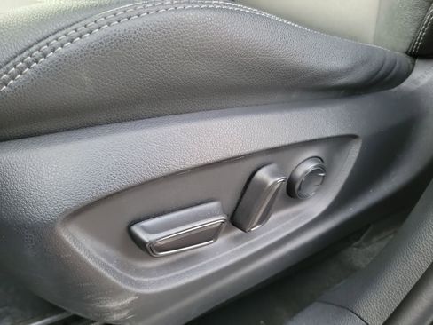 Used 2023 Toyota Corolla Cross XLE image 12