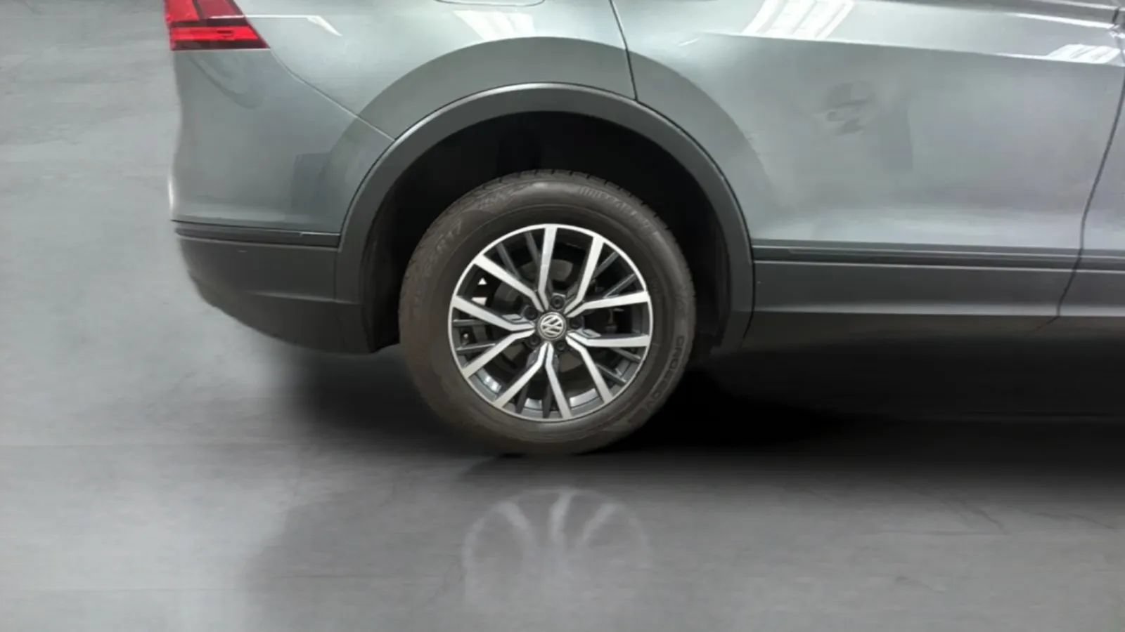 Used 2019 Volkswagen Tiguan SE FWD image 28