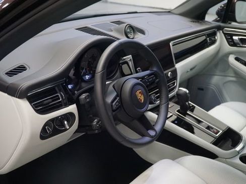 Certified 2026 Porsche Macan Turbo AWD/4WD image 4