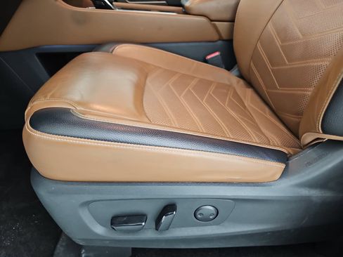 Used 2024 Nissan Pathfinder Platinum FWD image 27