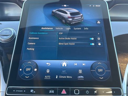 Used 2024 Mercedes-Benz GLC 300 w/ Winter Package image 32