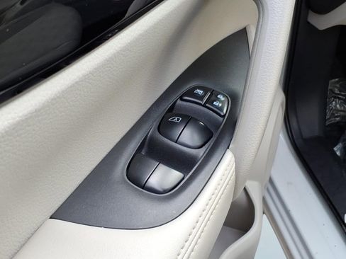 Used 2022 Nissan Rogue Sport SV w/ Technology Package image 11