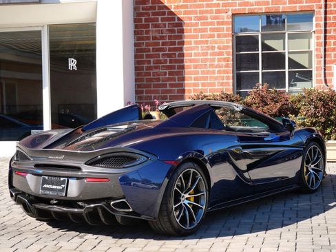 Used 2019 McLaren 570S Spider image 4