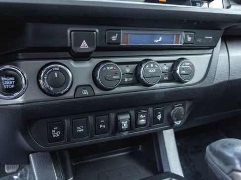 Used 2019 Toyota Tacoma TRD Off-Road AWD/4WD image 21