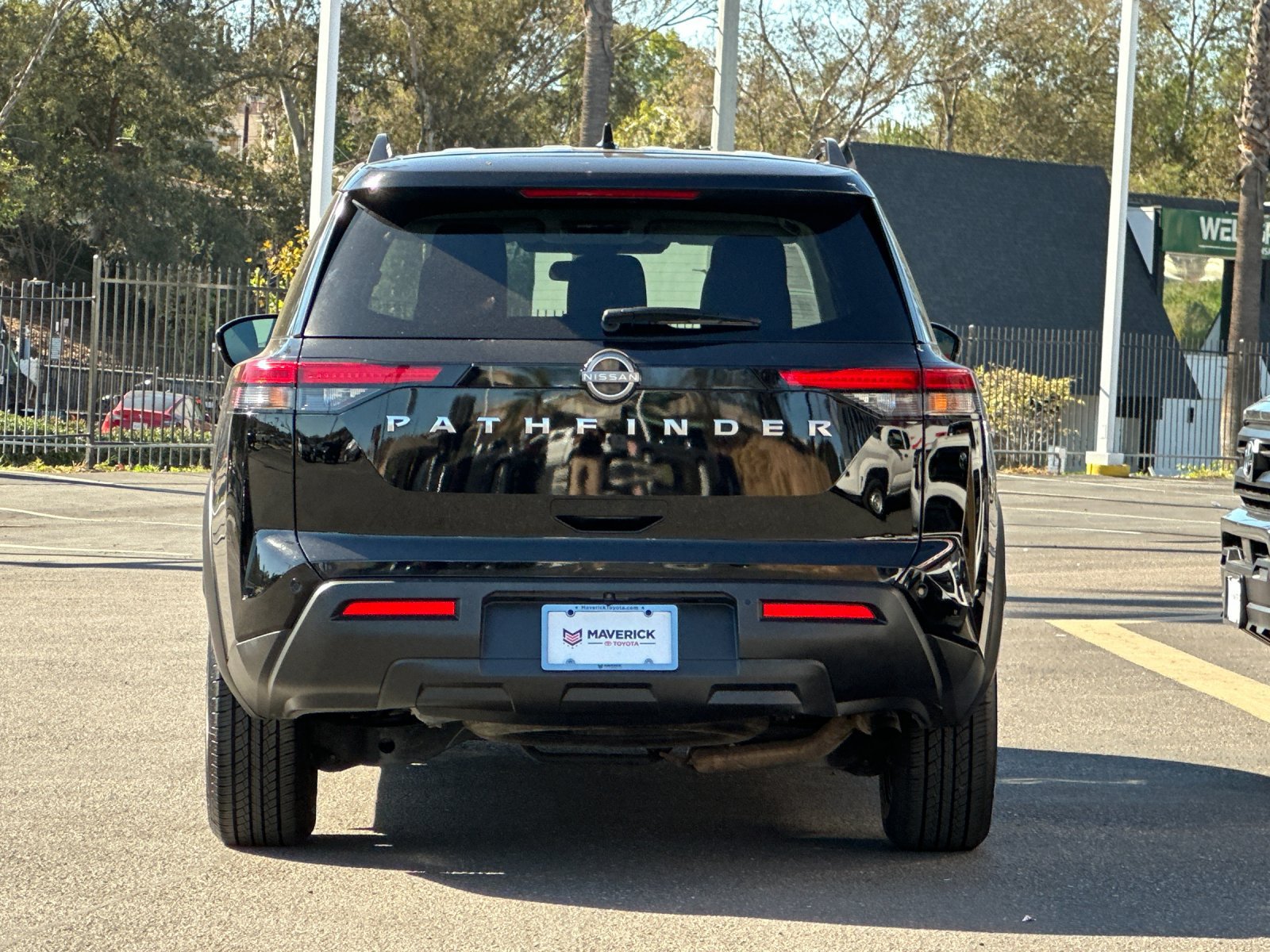 Used 2025 Nissan Pathfinder SV FWD image 4