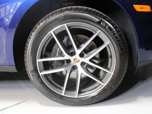 Certified 2024 Porsche Macan image 14