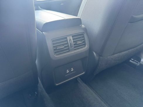 Used 2025 Nissan Rogue SV FWD image 24