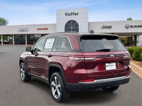 Used 2025 Jeep Grand Cherokee Limited AWD/4WD image 3