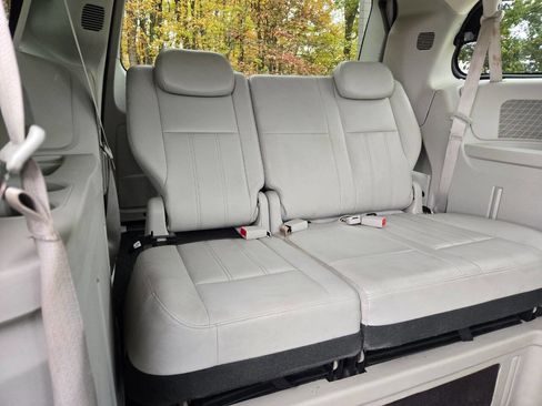 Used 2010 Dodge Grand Caravan SXT image 32