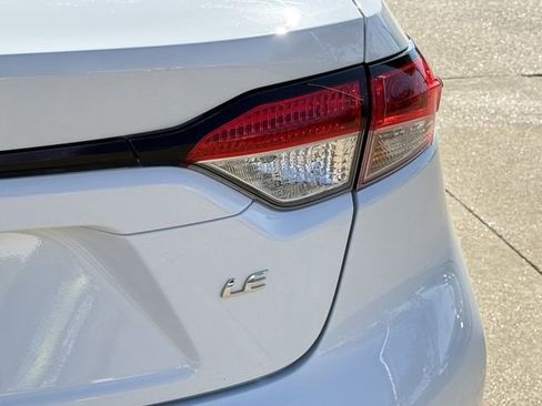 Used 2022 Toyota Corolla LE image 6