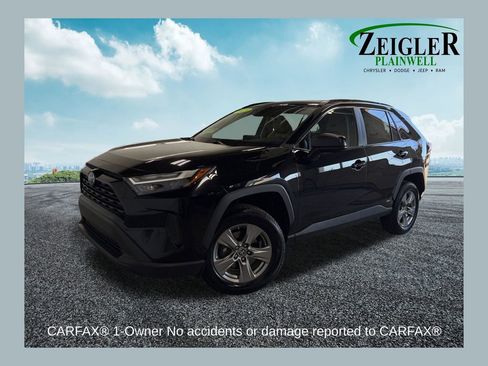 Used 2023 Toyota RAV4 LE AWD/4WD image 1