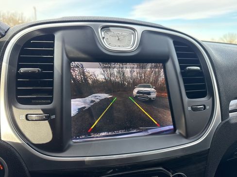 Used 2017 Chrysler 300 Limited image 30