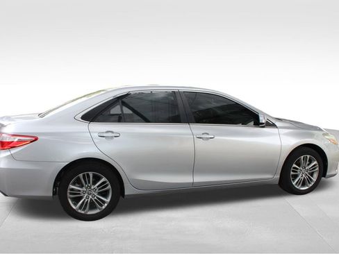 Used 2015 Toyota Camry SE FWD image 16