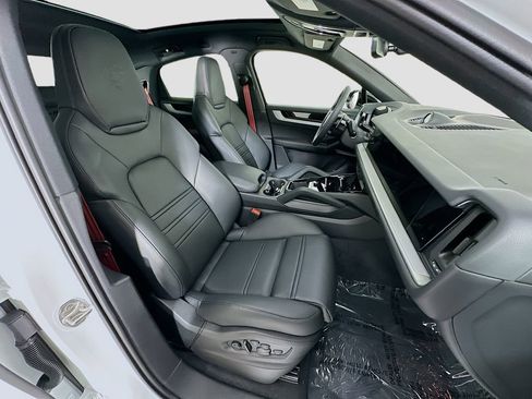 New 2026 Porsche Cayenne Coupe AWD/4WD image 30