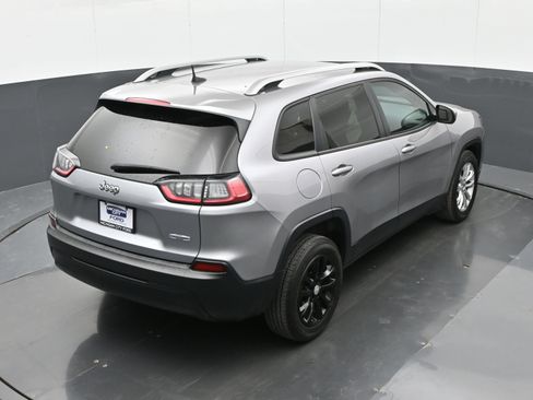 Used 2020 Jeep Cherokee Latitude w/ Cold Weather Group FWD image 31