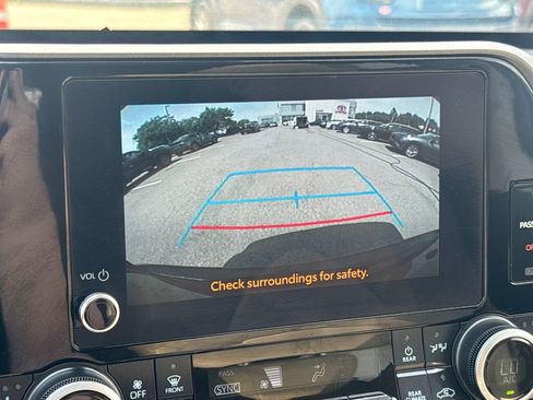 Used 2025 Toyota Highlander XLE AWD/4WD image 25