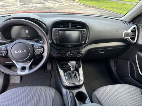 Used 2025 Kia Soul LX w/ LX Technology Package FWD image 28