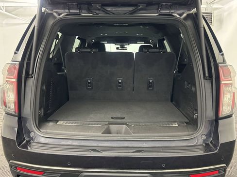 Used 2022 Chevrolet Suburban RST w/ Sport Performance Package image 9