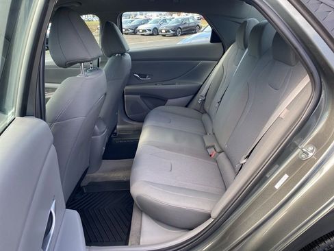 Certified 2024 Hyundai Elantra SE image 14