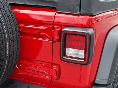 Used 2022 Jeep Wrangler Sport AWD/4WD image 6