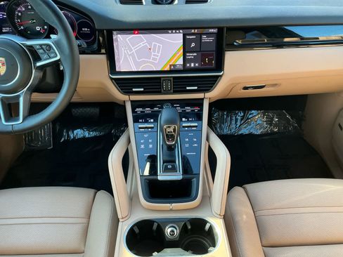 Used 2021 Porsche Cayenne AWD/4WD image 17