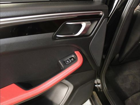 Used 2019 Porsche Macan S image 24