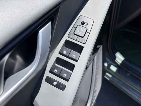 Used 2025 Kia Niro EX FWD image 26