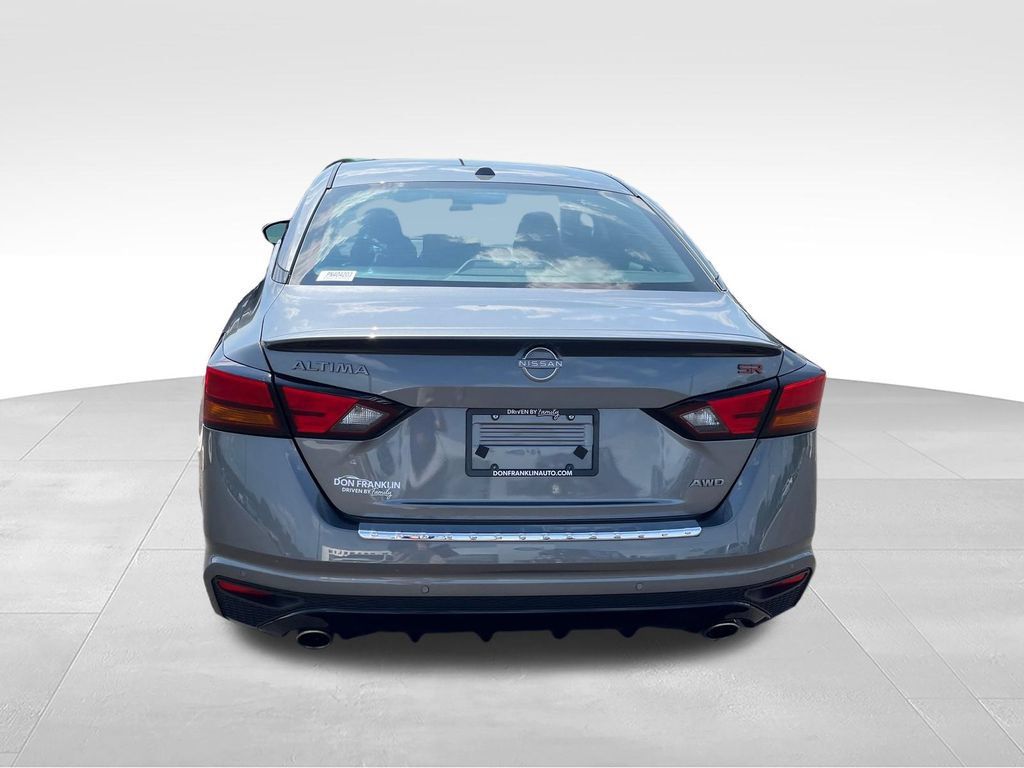 Used 2023 Nissan Altima 2.5 SR w/ SR Premium Package AWD/4WD image 4